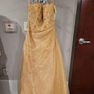 Cassandra Stone by Mac Duggal 7046 Size 8 Gold Prom Dress